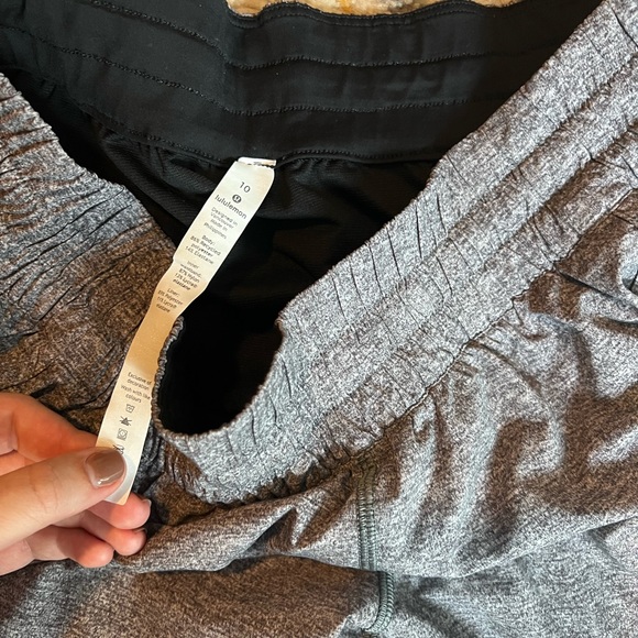 Lululemon Tracker Short V 4 Inch - Picture 2 of 5